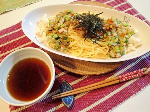 うまみぎっしり♪夏野菜のねばねばスタミナパスタ